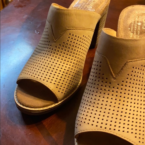 Sandals - Picture 7 of 8